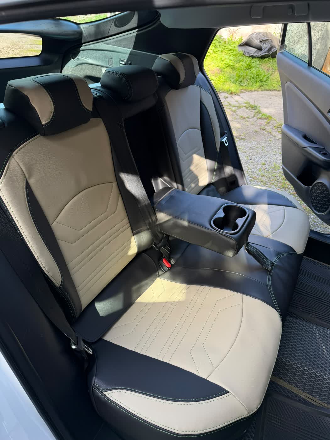 Two-tone ECO leather, black and beige (5 of 5)