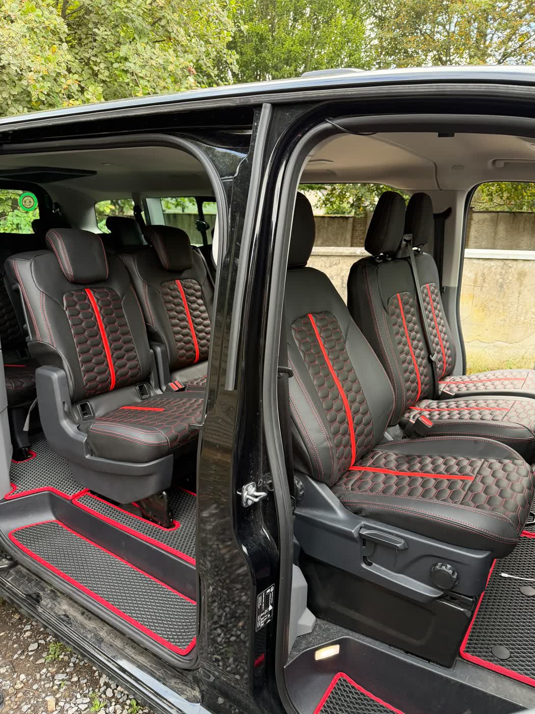 ECO leather honeycomb with red stripe and red stitching (9 of 12)