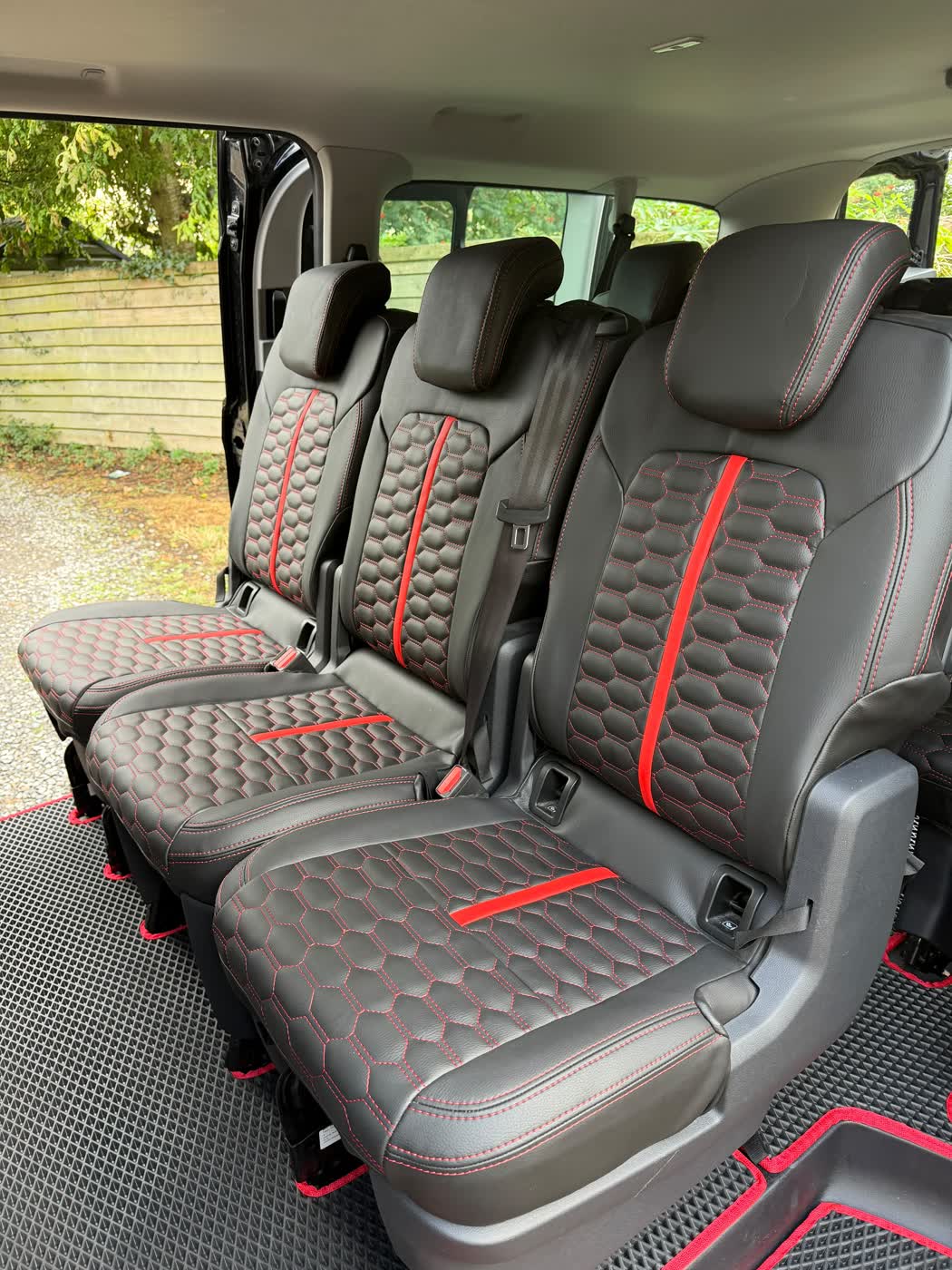 ECO leather honeycomb with red stripe and red stitching (10 of 12)