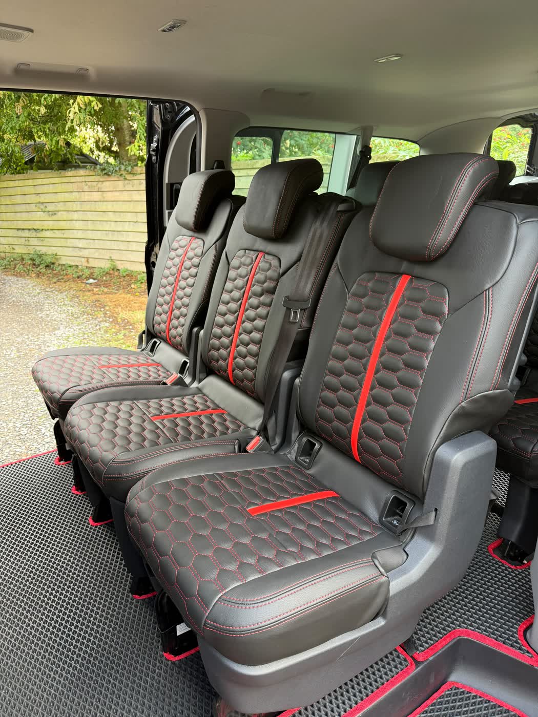 ECO leather honeycomb with red stripe and red stitching (12 of 12)