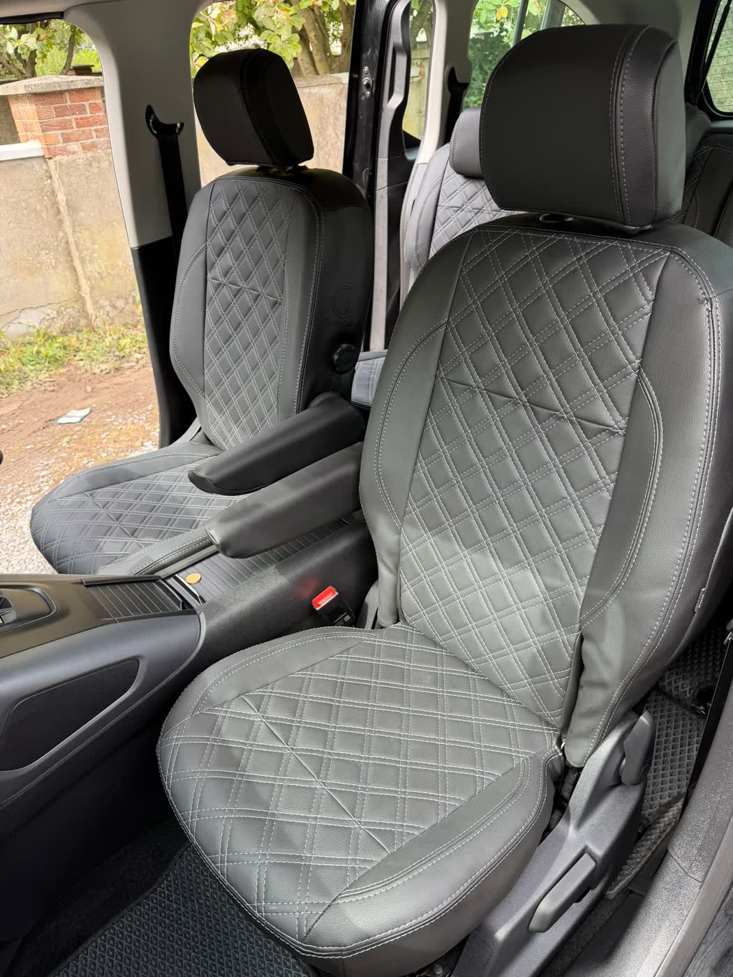 Grey ECO leather diamond quilt, front and rear (1 of 5)