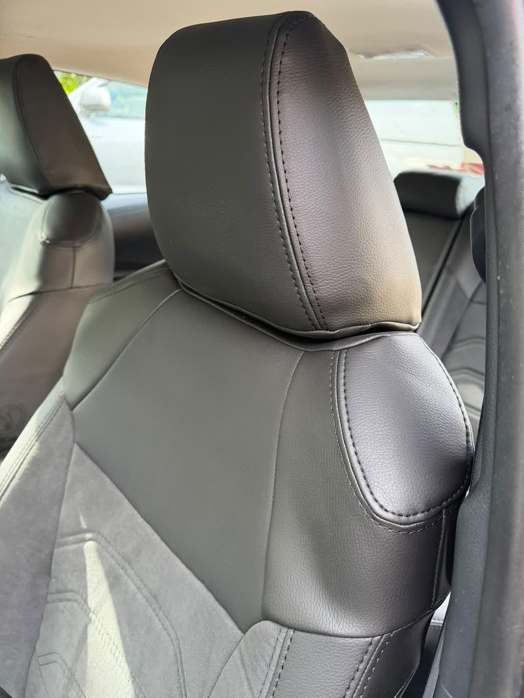 Black ECO leather and alcantara, front and rear (2 of 4)