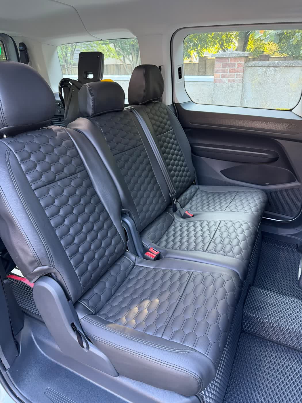 Black ECO leather honeycomb, front and rear (2 of 4)
